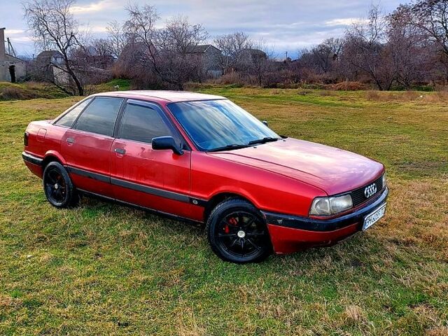 Красный Ауди 80, объемом двигателя 1.8 л и пробегом 300 тыс. км за 1750 $, фото 1 на Automoto.ua