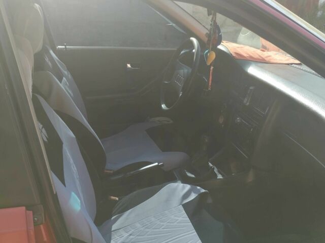 Красный Ауди 80, объемом двигателя 1.8 л и пробегом 250 тыс. км за 2500 $, фото 3 на Automoto.ua