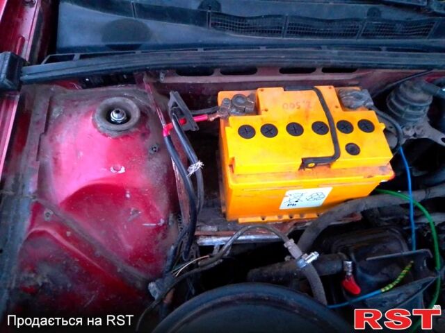 Красный Ауди 80, объемом двигателя 1.8 л и пробегом 300 тыс. км за 1750 $, фото 7 на Automoto.ua