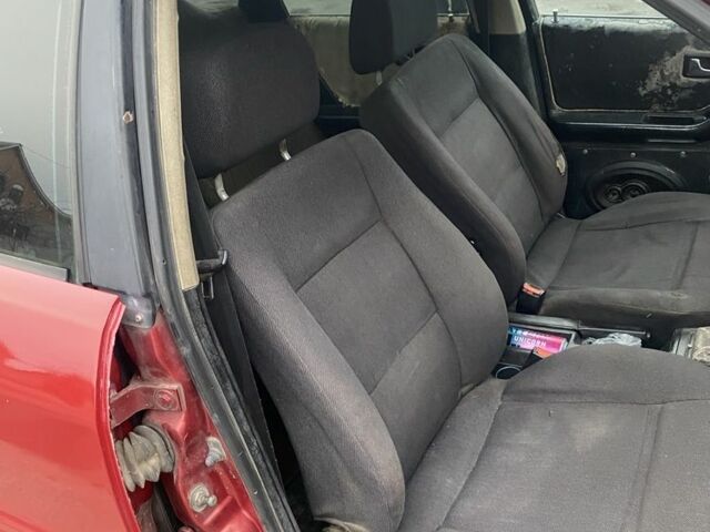 Красный Ауди 80, объемом двигателя 1.6 л и пробегом 400 тыс. км за 1000 $, фото 5 на Automoto.ua