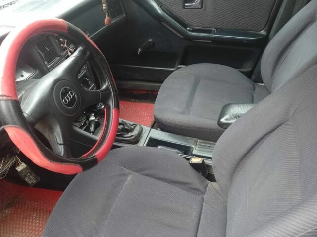 Красный Ауди 80, объемом двигателя 2 л и пробегом 184 тыс. км за 800 $, фото 3 на Automoto.ua