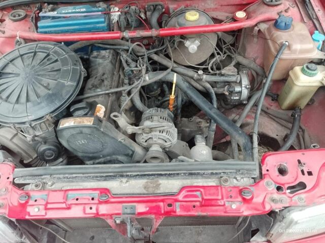 Красный Ауди 80, объемом двигателя 2 л и пробегом 184 тыс. км за 800 $, фото 4 на Automoto.ua