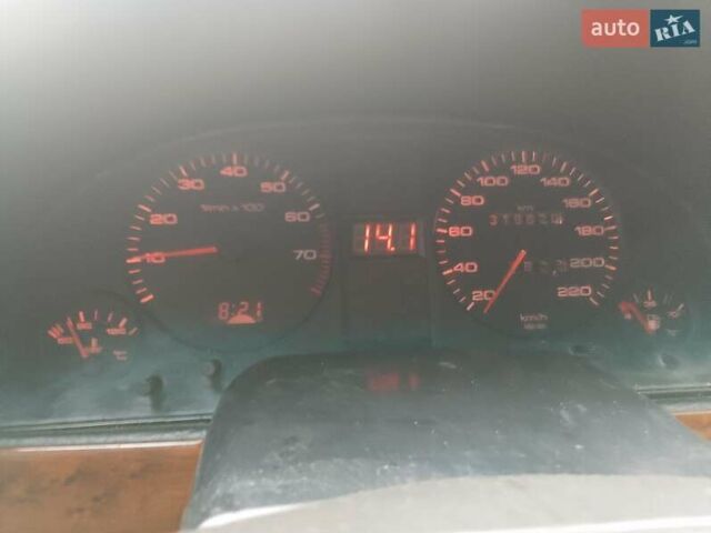 Красный Ауди 80, объемом двигателя 1.8 л и пробегом 318 тыс. км за 1650 $, фото 3 на Automoto.ua