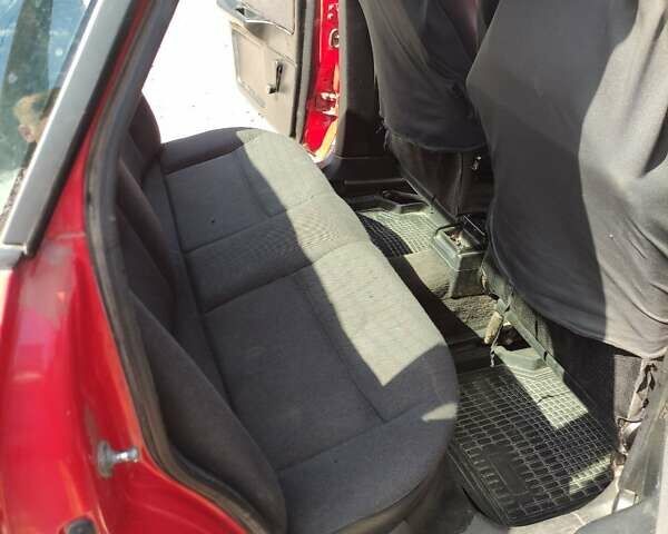 Червоний Ауді 80, об'ємом двигуна 1.8 л та пробігом 400 тис. км за 2000 $, фото 7 на Automoto.ua