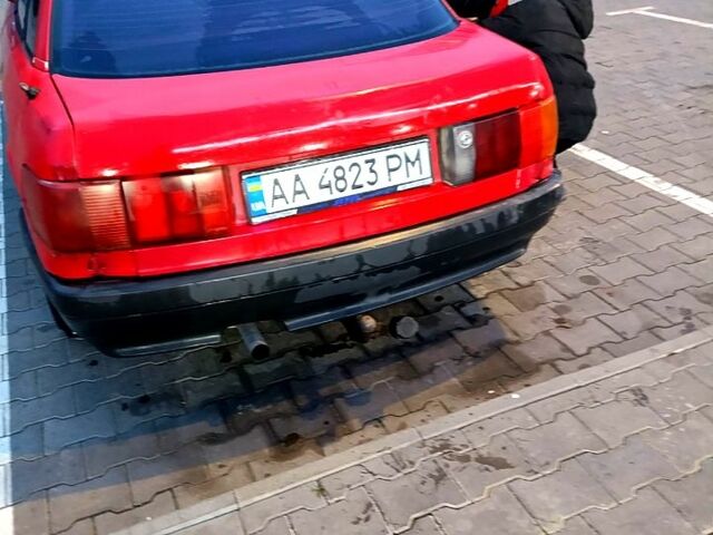 Красный Ауди 80, объемом двигателя 1.8 л и пробегом 320 тыс. км за 1500 $, фото 1 на Automoto.ua