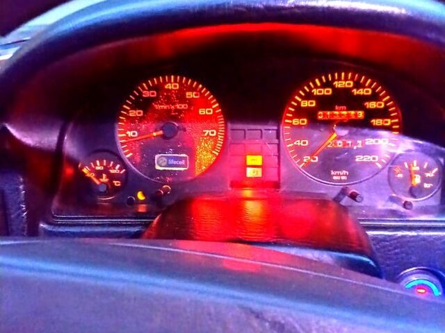 Красный Ауди 80, объемом двигателя 1.8 л и пробегом 320 тыс. км за 1500 $, фото 11 на Automoto.ua