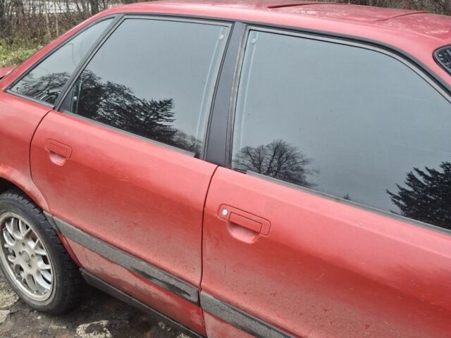Красный Ауди 80, объемом двигателя 0 л и пробегом 300 тыс. км за 1500 $, фото 3 на Automoto.ua