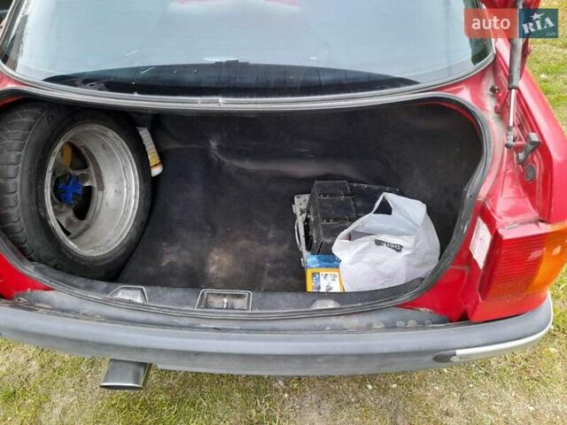 Красный Ауди 80, объемом двигателя 1.8 л и пробегом 290 тыс. км за 1300 $, фото 2 на Automoto.ua