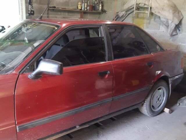 Красный Ауди 80, объемом двигателя 2 л и пробегом 300 тыс. км за 550 $, фото 2 на Automoto.ua