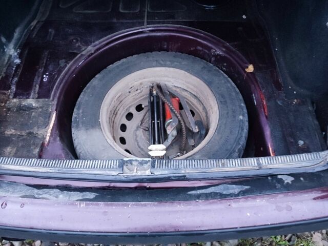 Красный Ауди 80, объемом двигателя 2 л и пробегом 322 тыс. км за 1150 $, фото 4 на Automoto.ua