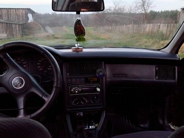 Красный Ауди 80, объемом двигателя 2 л и пробегом 530 тыс. км за 2510 $, фото 3 на Automoto.ua