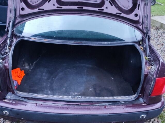 Красный Ауди 80, объемом двигателя 2 л и пробегом 322 тыс. км за 1150 $, фото 3 на Automoto.ua