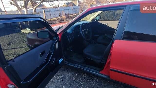 Красный Ауди 80, объемом двигателя 2 л и пробегом 375 тыс. км за 2300 $, фото 6 на Automoto.ua