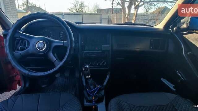 Красный Ауди 80, объемом двигателя 2 л и пробегом 375 тыс. км за 2300 $, фото 5 на Automoto.ua