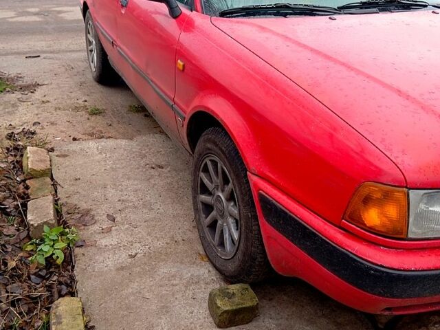 Красный Ауди 80, объемом двигателя 2 л и пробегом 50 тыс. км за 1100 $, фото 4 на Automoto.ua