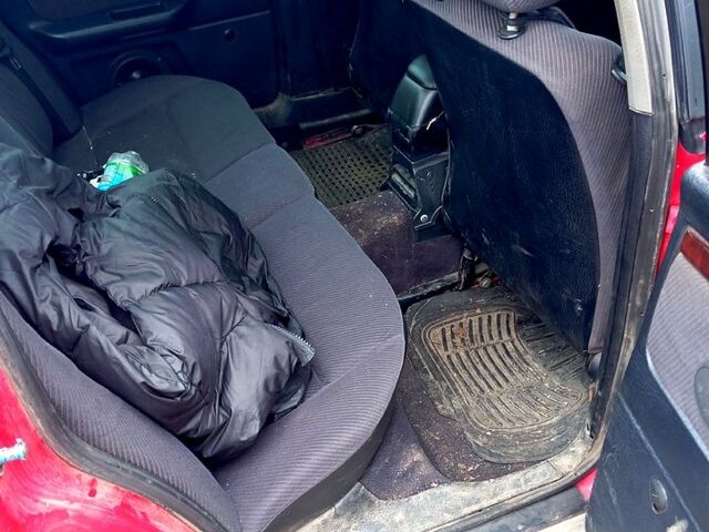 Красный Ауди 80, объемом двигателя 2 л и пробегом 50 тыс. км за 1100 $, фото 2 на Automoto.ua