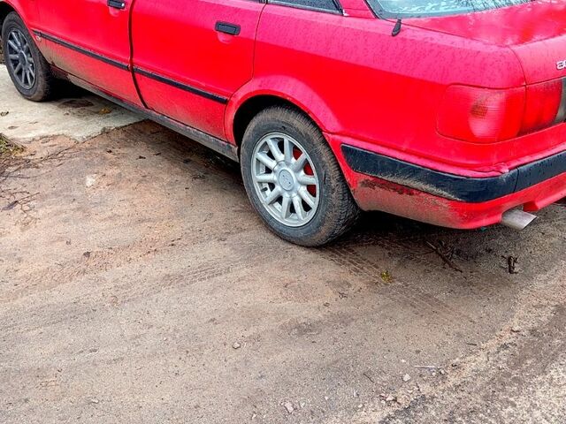 Красный Ауди 80, объемом двигателя 2 л и пробегом 50 тыс. км за 1100 $, фото 3 на Automoto.ua