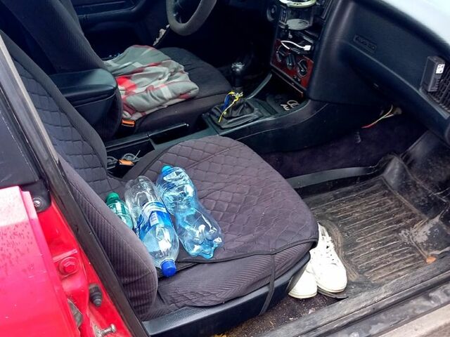 Красный Ауди 80, объемом двигателя 2 л и пробегом 50 тыс. км за 1100 $, фото 1 на Automoto.ua