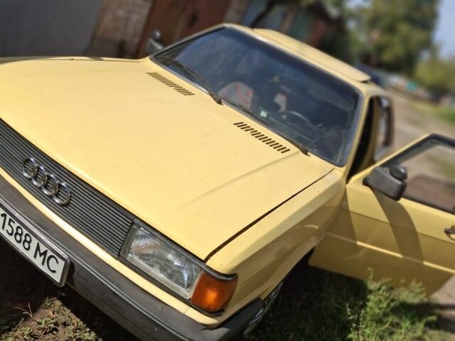 Желтый Ауди 80, объемом двигателя 1.6 л и пробегом 339 тыс. км за 1450 $, фото 6 на Automoto.ua