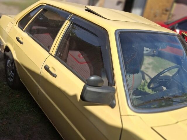 Желтый Ауди 80, объемом двигателя 1.6 л и пробегом 339 тыс. км за 1450 $, фото 7 на Automoto.ua