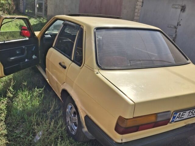 Желтый Ауди 80, объемом двигателя 1.6 л и пробегом 339 тыс. км за 1450 $, фото 3 на Automoto.ua