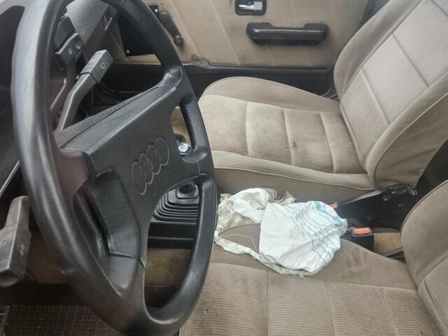 Желтый Ауди 80, объемом двигателя 1.6 л и пробегом 200 тыс. км за 500 $, фото 4 на Automoto.ua