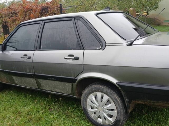 Серый Ауди 80, объемом двигателя 1.8 л и пробегом 297 тыс. км за 1200 $, фото 3 на Automoto.ua