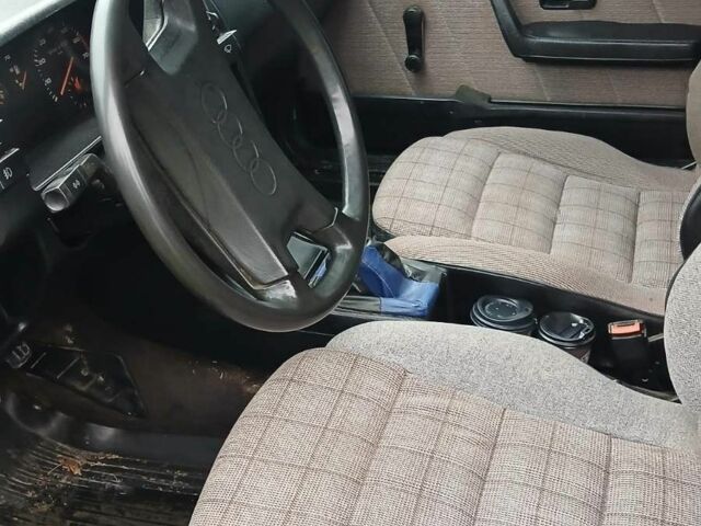 Серый Ауди 80, объемом двигателя 1.8 л и пробегом 297 тыс. км за 1200 $, фото 5 на Automoto.ua