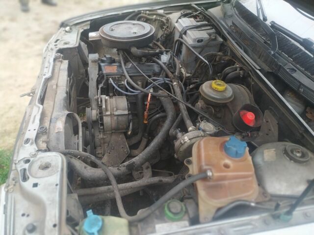 Серый Ауди 80, объемом двигателя 1.8 л и пробегом 200 тыс. км за 1400 $, фото 7 на Automoto.ua