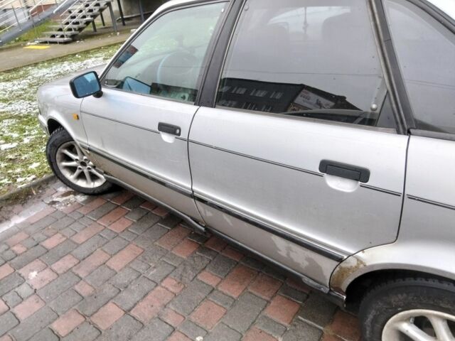 Серый Ауди 80, объемом двигателя 1.9 л и пробегом 300 тыс. км за 1900 $, фото 5 на Automoto.ua