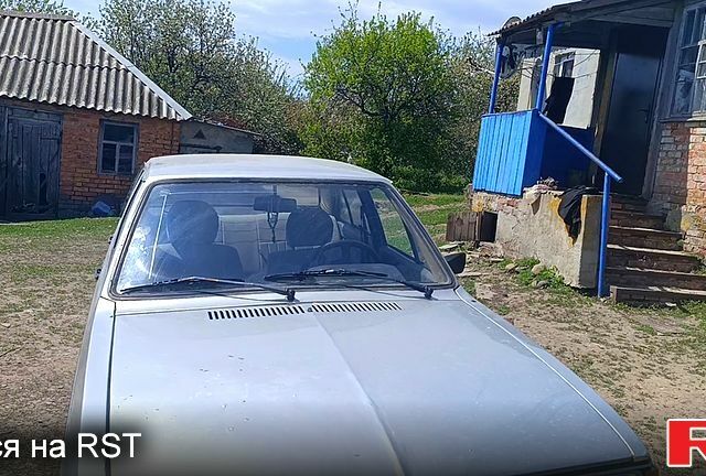 Серый Ауди 80, объемом двигателя 1.8 л и пробегом 300 тыс. км за 950 $, фото 3 на Automoto.ua