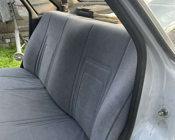 Серый Ауди 80, объемом двигателя 1.6 л и пробегом 190 тыс. км за 1250 $, фото 4 на Automoto.ua