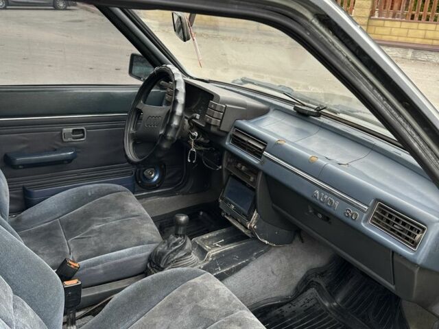 Серый Ауди 80, объемом двигателя 1.6 л и пробегом 1 тыс. км за 1200 $, фото 5 на Automoto.ua