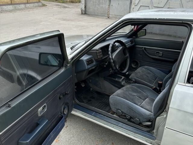 Серый Ауди 80, объемом двигателя 1.6 л и пробегом 1 тыс. км за 1200 $, фото 8 на Automoto.ua