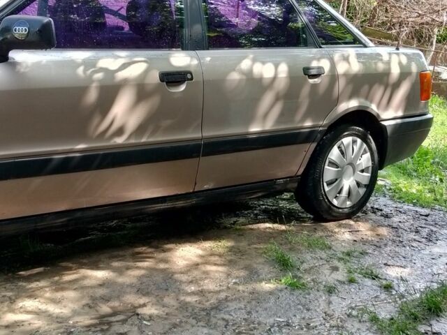 Серый Ауди 80, объемом двигателя 2 л и пробегом 200 тыс. км за 1432 $, фото 1 на Automoto.ua