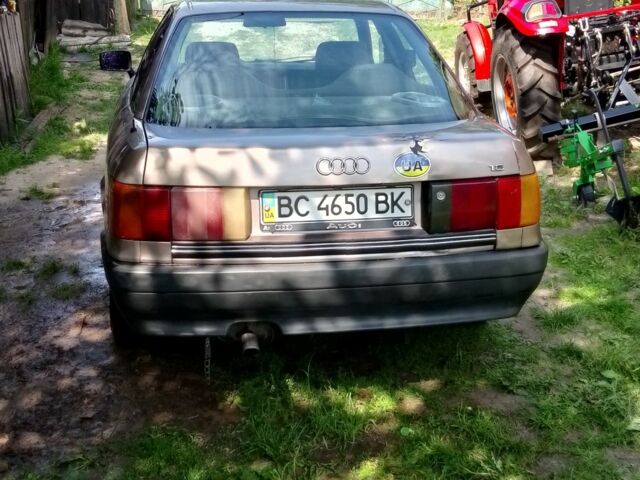 Серый Ауди 80, объемом двигателя 2 л и пробегом 200 тыс. км за 1432 $, фото 5 на Automoto.ua