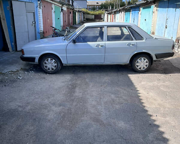 Серый Ауди 80, объемом двигателя 1.6 л и пробегом 373 тыс. км за 1200 $, фото 1 на Automoto.ua