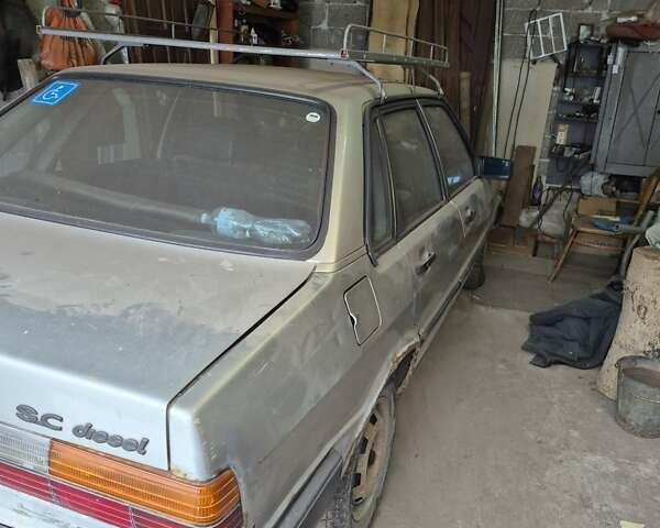 Серый Ауди 80, объемом двигателя 1.59 л и пробегом 150 тыс. км за 800 $, фото 5 на Automoto.ua