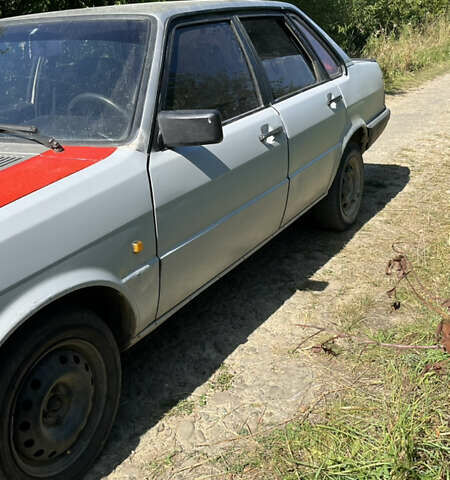Серый Ауди 80, объемом двигателя 1.6 л и пробегом 361 тыс. км за 650 $, фото 2 на Automoto.ua