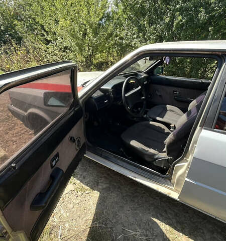 Серый Ауди 80, объемом двигателя 1.6 л и пробегом 361 тыс. км за 650 $, фото 5 на Automoto.ua