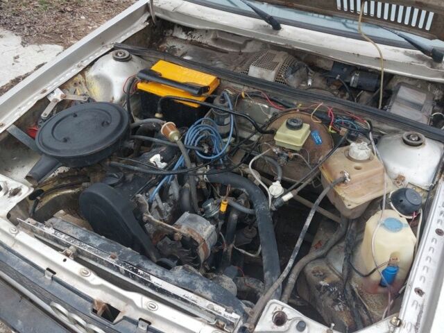 Серый Ауди 80, объемом двигателя 1.6 л и пробегом 290 тыс. км за 750 $, фото 4 на Automoto.ua