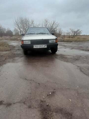 Сірий Ауді 80, об'ємом двигуна 1.8 л та пробігом 250 тис. км за 1300 $, фото 7 на Automoto.ua