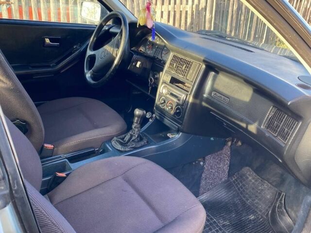 Серый Ауди 80, объемом двигателя 1.8 л и пробегом 270 тыс. км за 1300 $, фото 5 на Automoto.ua