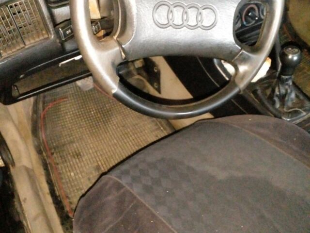 Серый Ауди 80, объемом двигателя 1.6 л и пробегом 1 тыс. км за 2000 $, фото 4 на Automoto.ua