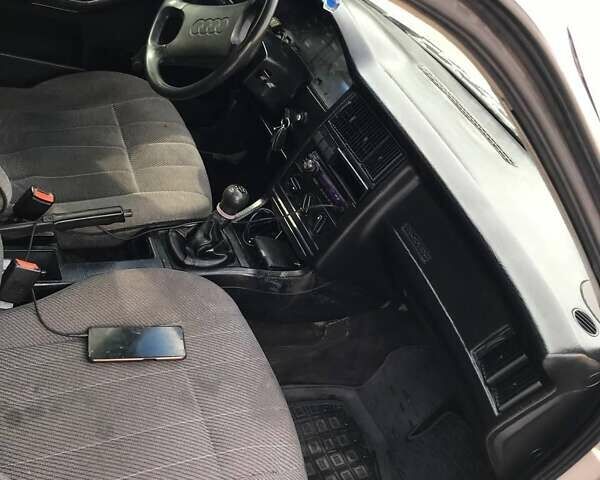 Серый Ауди 80, объемом двигателя 1.8 л и пробегом 348 тыс. км за 1600 $, фото 7 на Automoto.ua