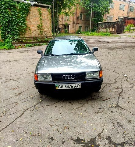 Серый Ауди 80, объемом двигателя 1.8 л и пробегом 350 тыс. км за 1500 $, фото 1 на Automoto.ua