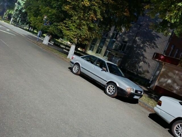 Серый Ауди 80, объемом двигателя 1.8 л и пробегом 300 тыс. км за 2200 $, фото 3 на Automoto.ua