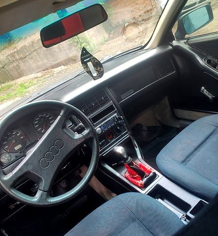 Серый Ауди 80, объемом двигателя 1.8 л и пробегом 350 тыс. км за 1500 $, фото 4 на Automoto.ua