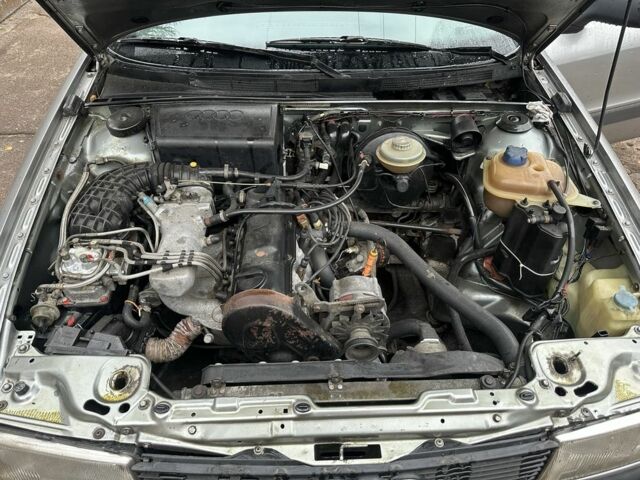 Серый Ауди 80, объемом двигателя 1.8 л и пробегом 280 тыс. км за 2000 $, фото 5 на Automoto.ua