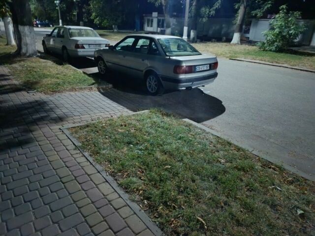 Серый Ауди 80, объемом двигателя 1.8 л и пробегом 300 тыс. км за 2200 $, фото 1 на Automoto.ua